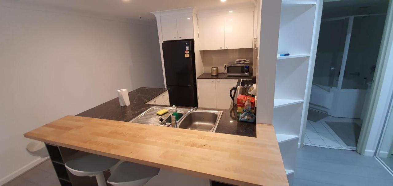 Dana-Cozy Private Room In Shared Central Apt-Rm 2 Canberra Exterior foto
